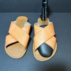 Gap Crossover Strap Flat Sandals size 6